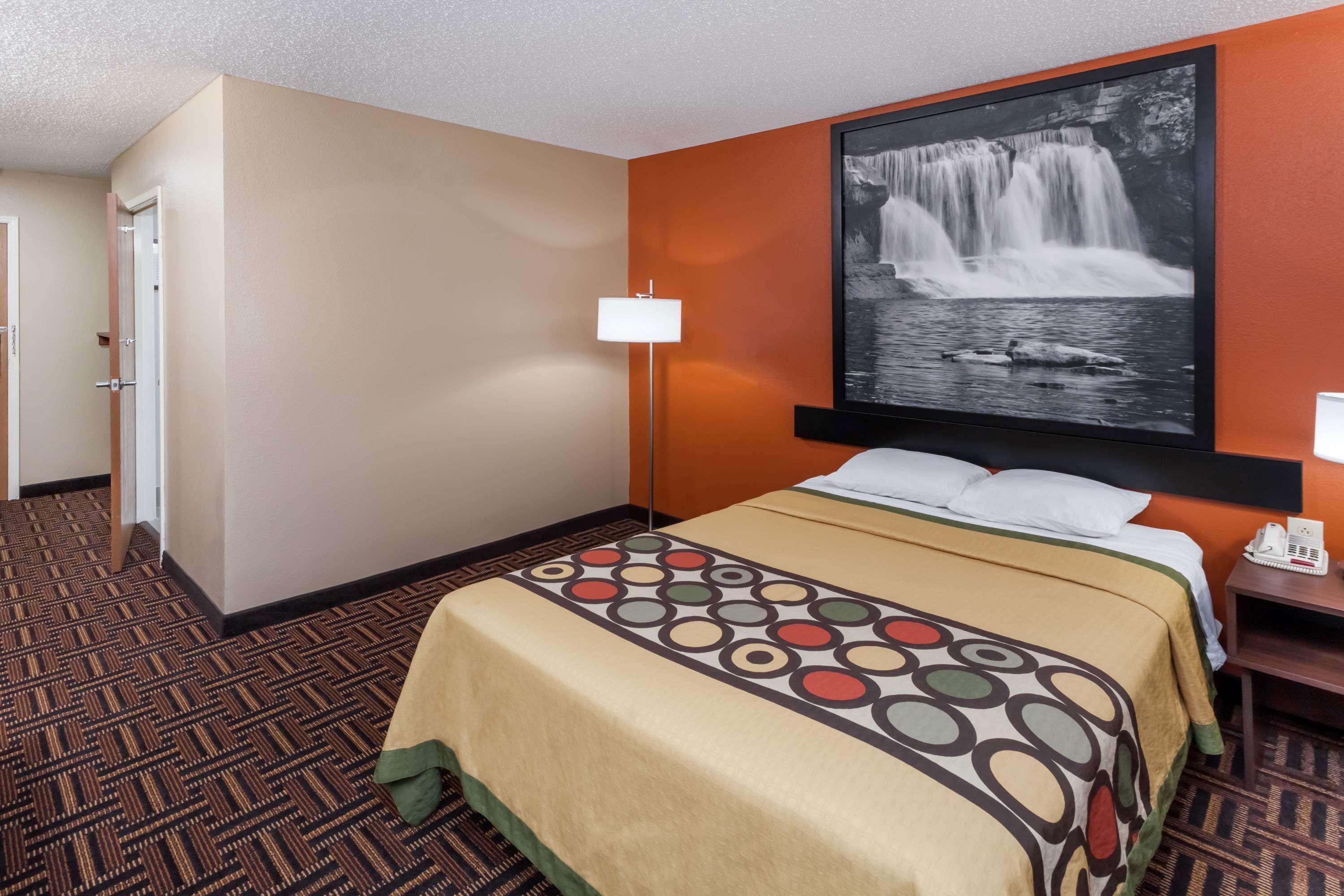Super 8 By Wyndham Rochester Eksteriør billede