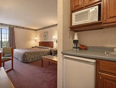 Super 8 By Wyndham Rochester Eksteriør billede