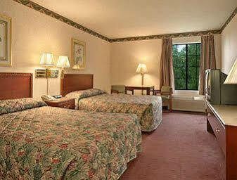 Super 8 By Wyndham Rochester Eksteriør billede